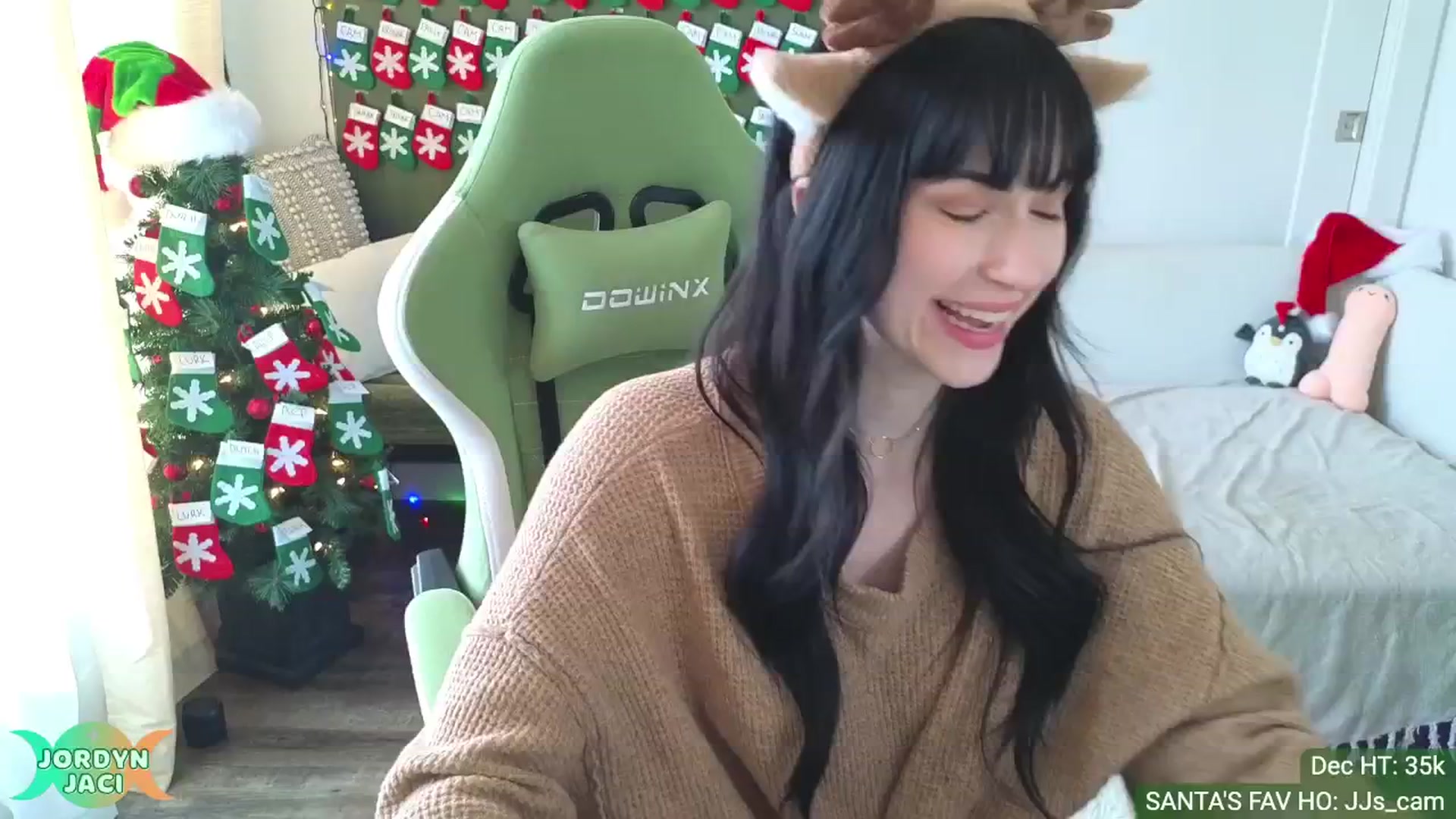 Gallery image thumbnail from JordynJaci's myfreecams stream on, 12/03/2024, 18:32 image 8 of 20