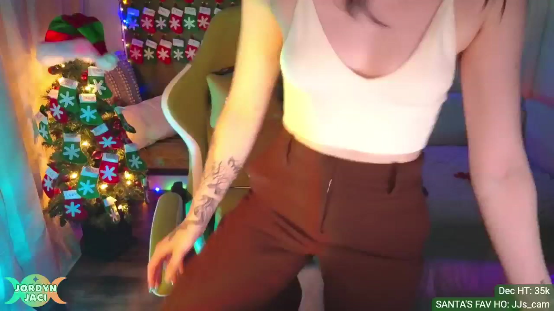 Gallery image thumbnail from JordynJaci's myfreecams stream on, 12/09/2024, 01:11 image 10 of 20