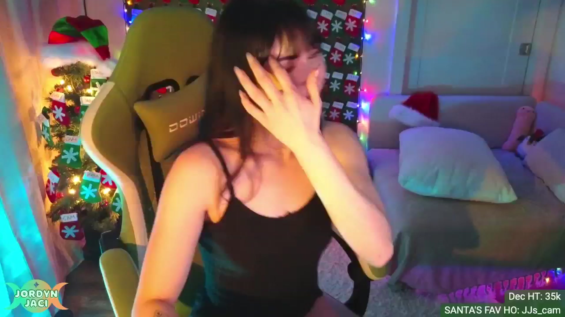 Gallery image thumbnail from JordynJaci's myfreecams stream on, 12/13/2024, 04:19 image 18 of 20