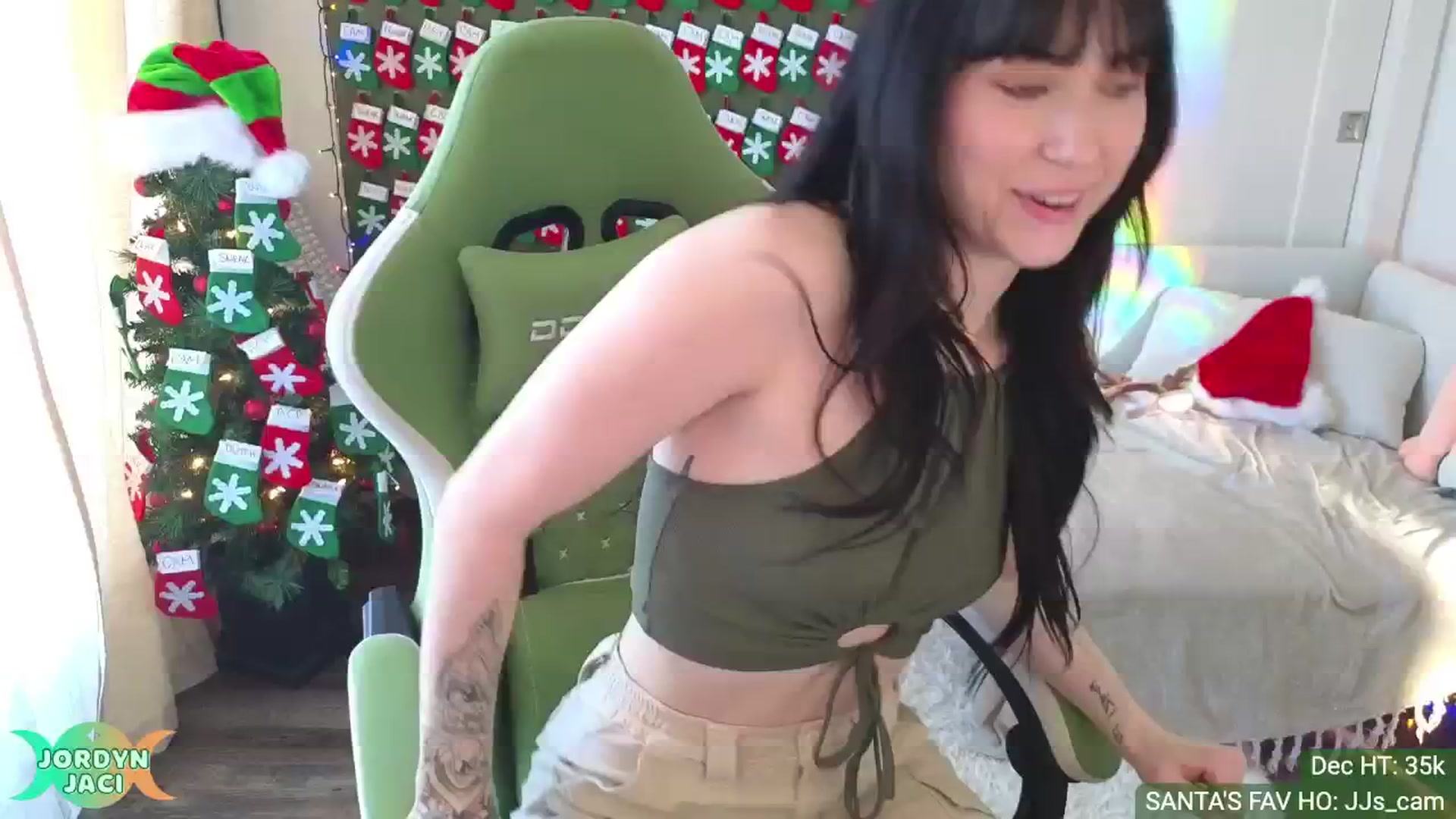 Gallery image thumbnail from JordynJaci's myfreecams stream on, 12/13/2024, 18:36 image 10 of 20