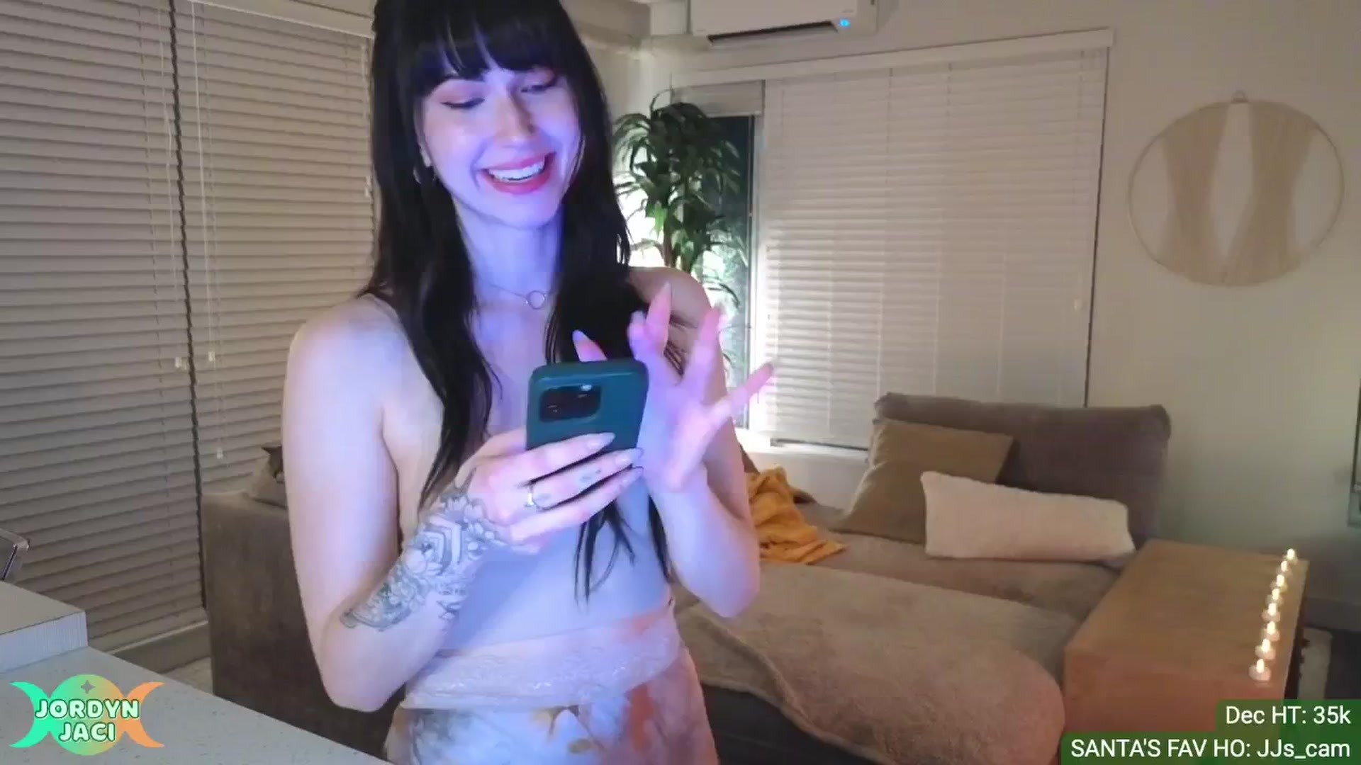 Gallery image thumbnail from JordynJaci's myfreecams stream on, 12/16/2024, 02:33 image 3 of 20