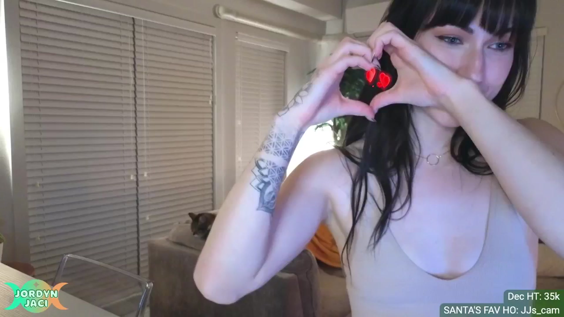 Gallery image thumbnail from JordynJaci's myfreecams stream on, 12/16/2024, 02:33 image 12 of 20