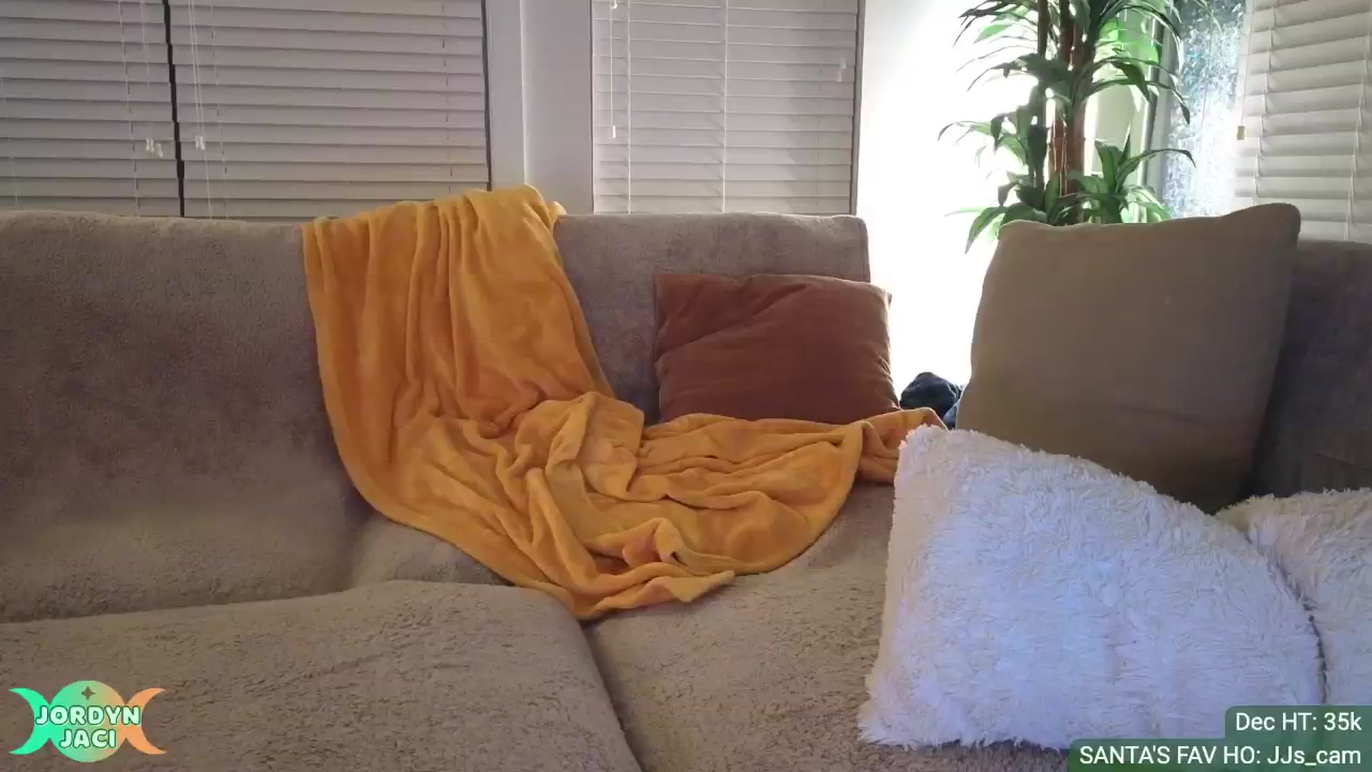 Gallery image thumbnail from JordynJaci's myfreecams stream on, 12/16/2024, 04:37 image 7 of 20