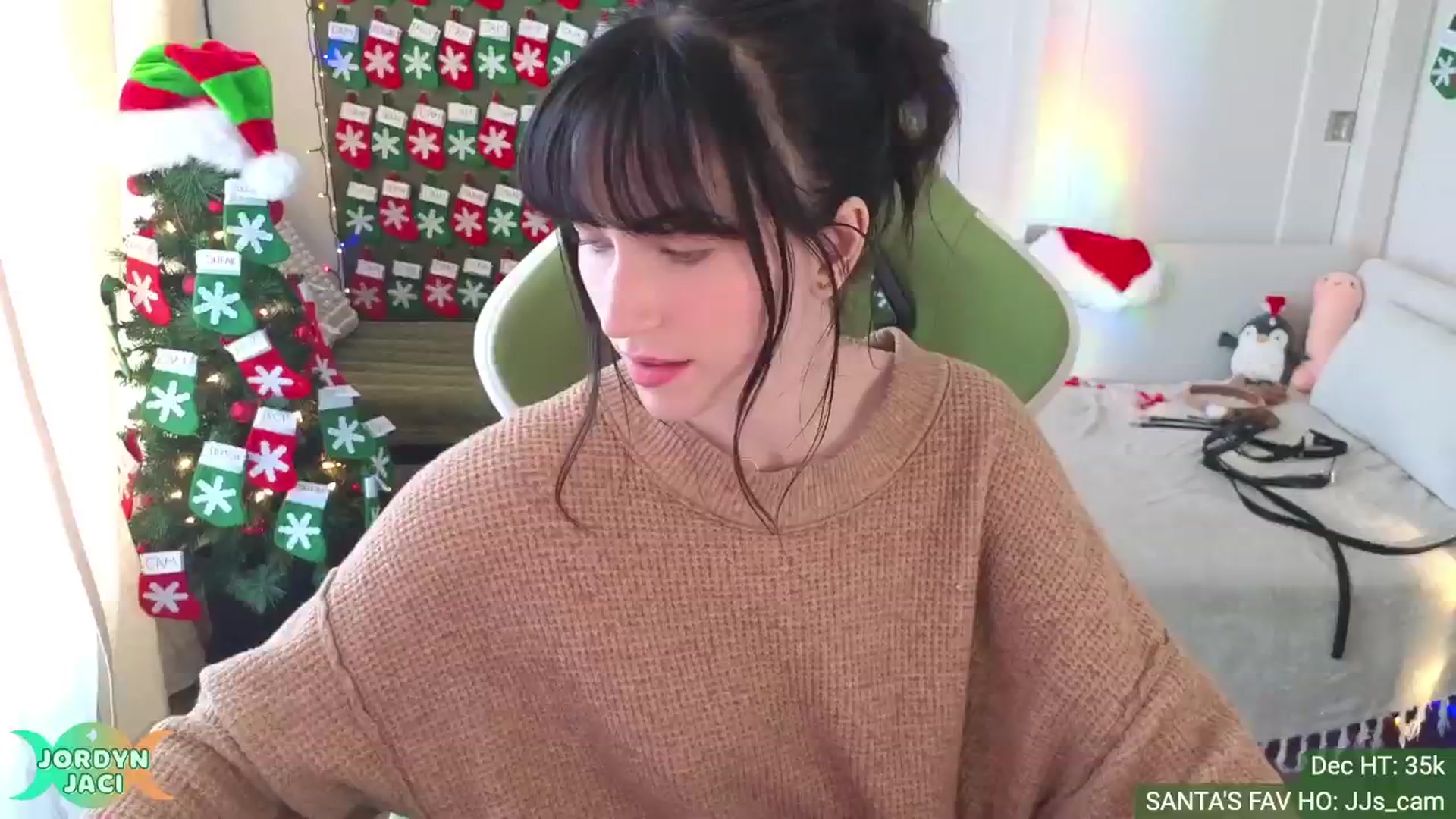Gallery image thumbnail from JordynJaci's myfreecams stream on, 12/16/2024, 18:23 image 16 of 20