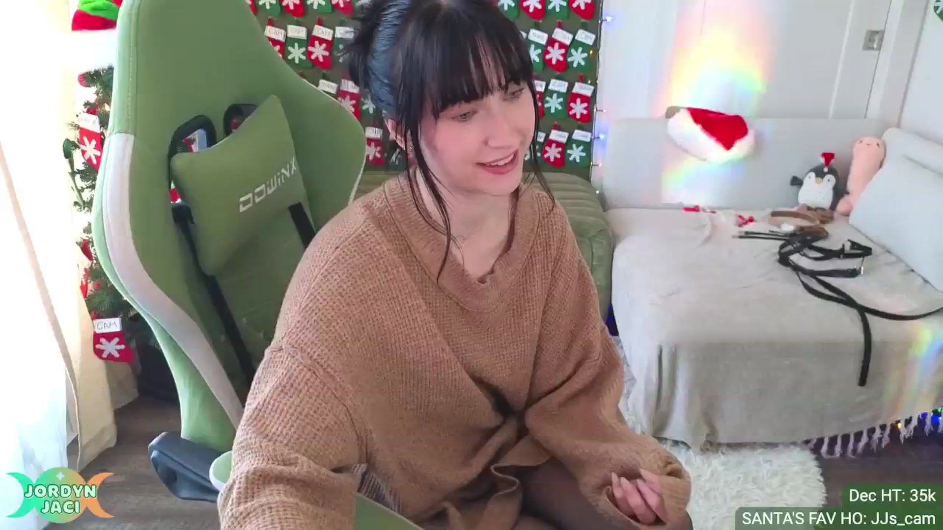 Gallery image thumbnail from JordynJaci's myfreecams stream on, 12/16/2024, 18:23 image 20 of 20