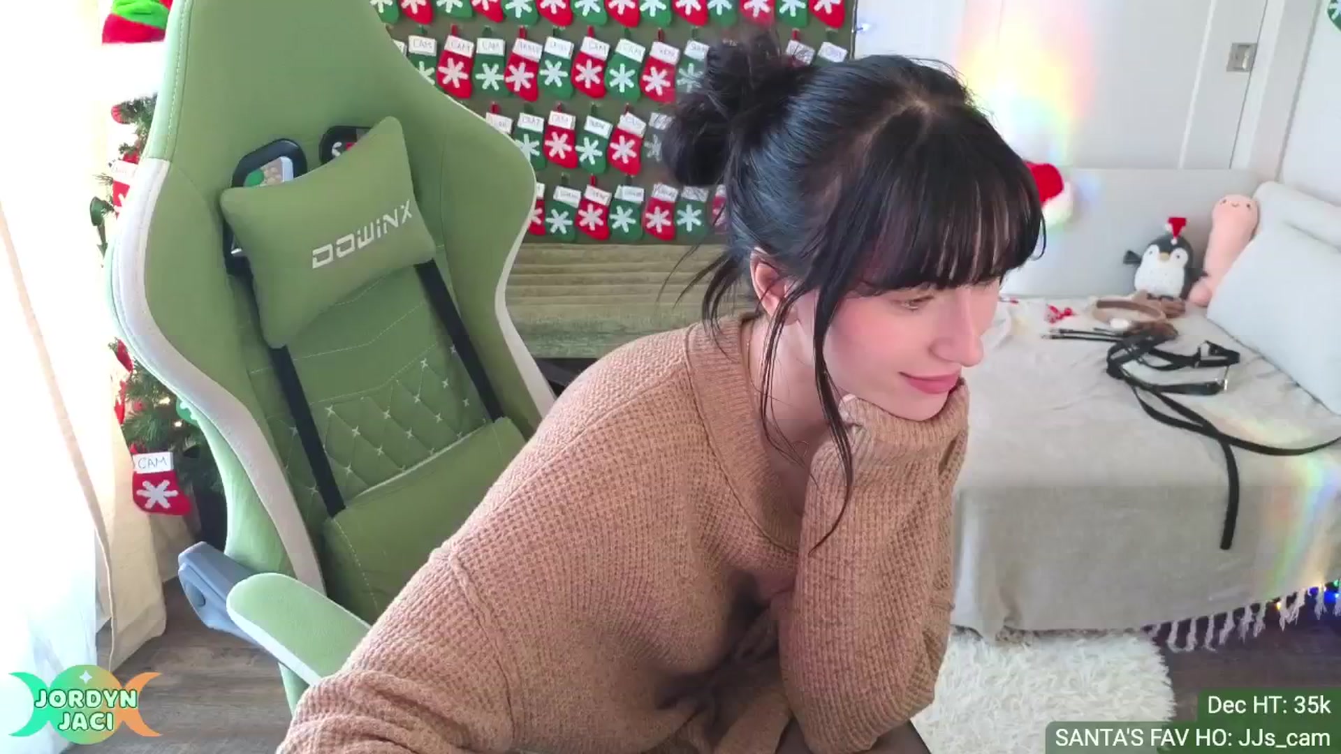 Gallery image thumbnail from JordynJaci's myfreecams stream on, 12/16/2024, 18:23 image 19 of 20