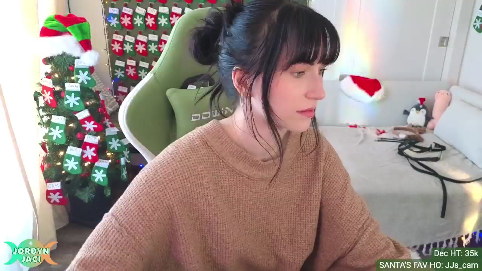 Gallery image thumbnail from JordynJaci's myfreecams stream on, 12/16/2024, 18:23 image 15 of 20
