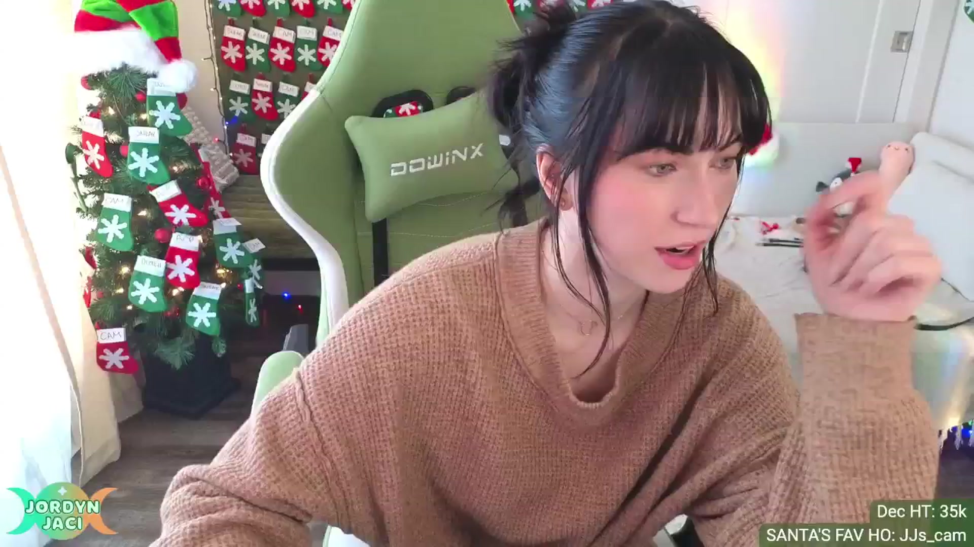 Gallery image thumbnail from JordynJaci's myfreecams stream on, 12/16/2024, 18:23 image 18 of 20