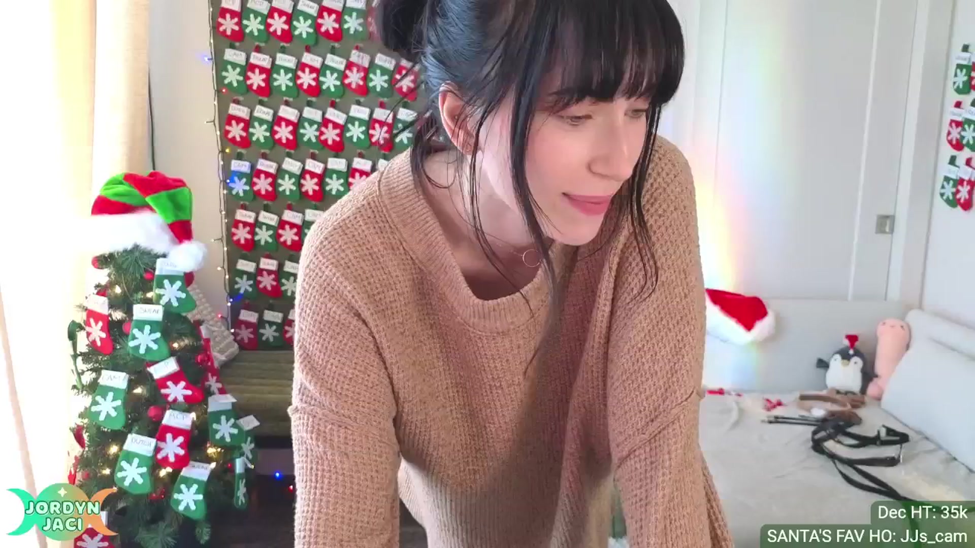 Gallery image thumbnail from JordynJaci's myfreecams stream on, 12/16/2024, 18:23 image 13 of 20