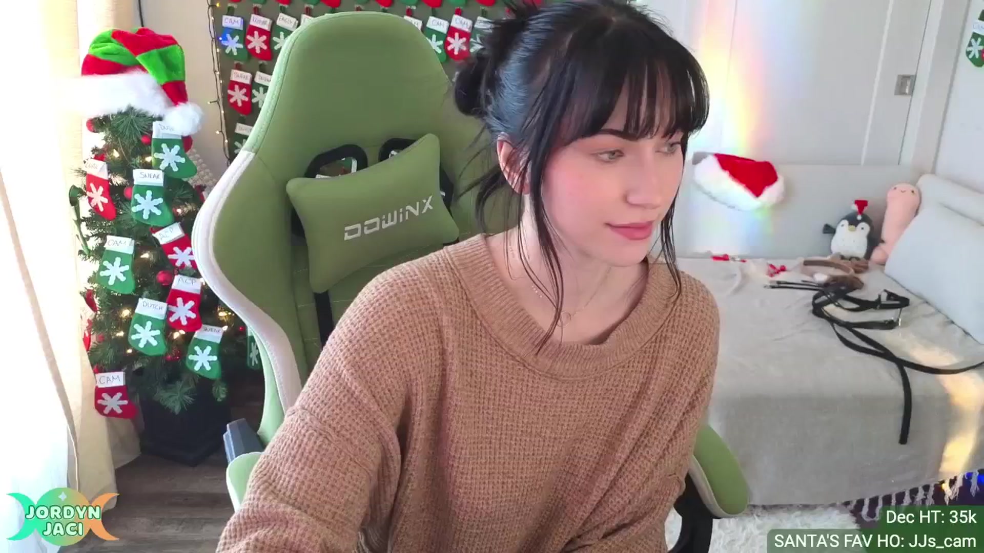 Gallery image thumbnail from JordynJaci's myfreecams stream on, 12/16/2024, 18:23 image 14 of 20