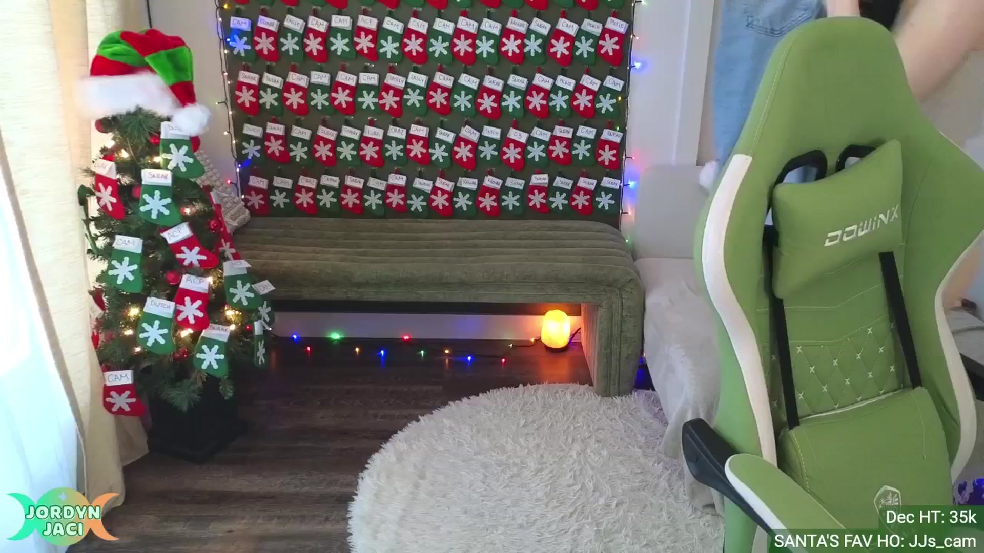 Gallery image thumbnail from JordynJaci's myfreecams stream on, 12/17/2024, 17:39 image 7 of 20