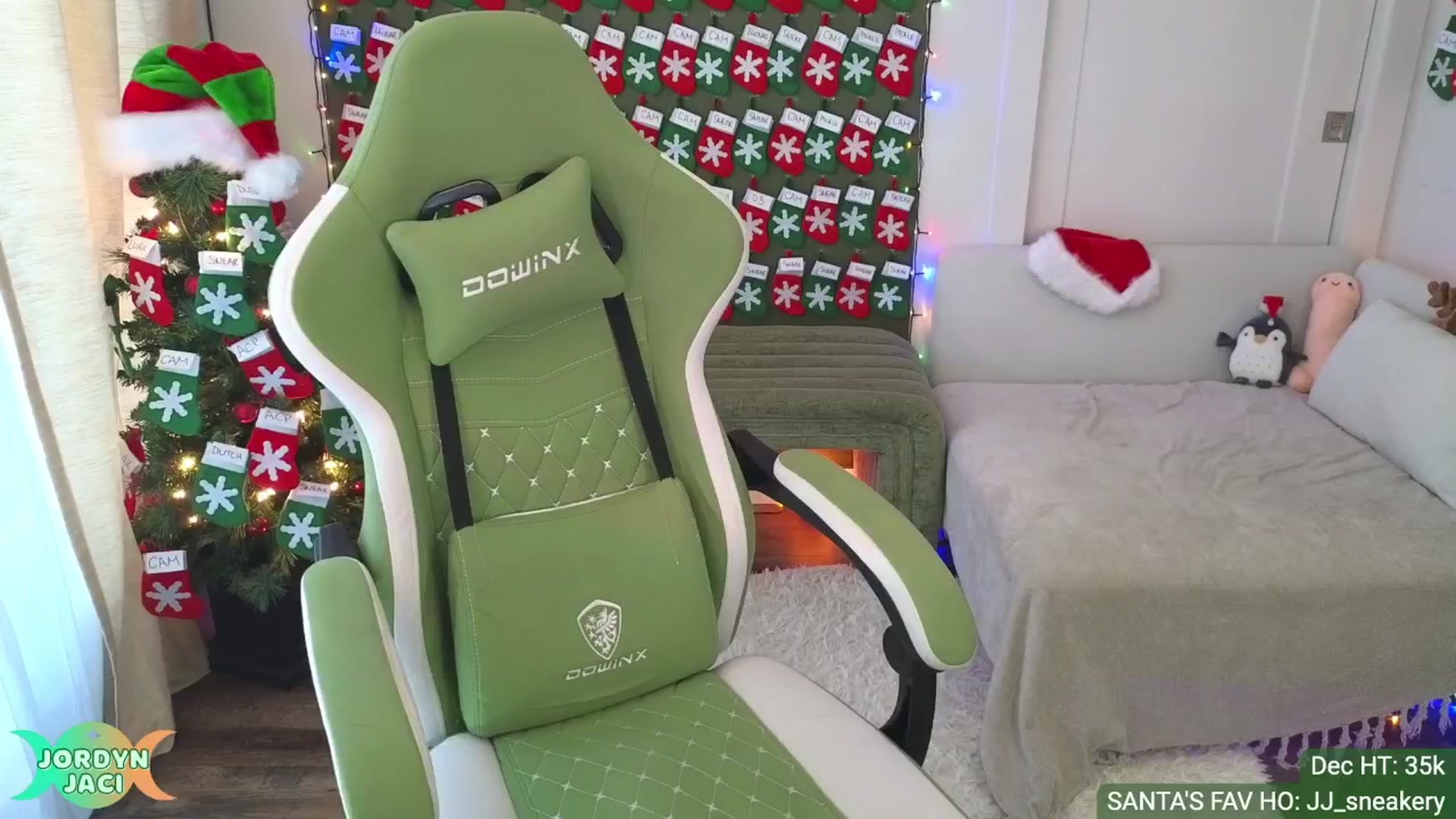 Gallery image thumbnail from JordynJaci's myfreecams stream on, 12/17/2024, 17:39 image 1 of 20