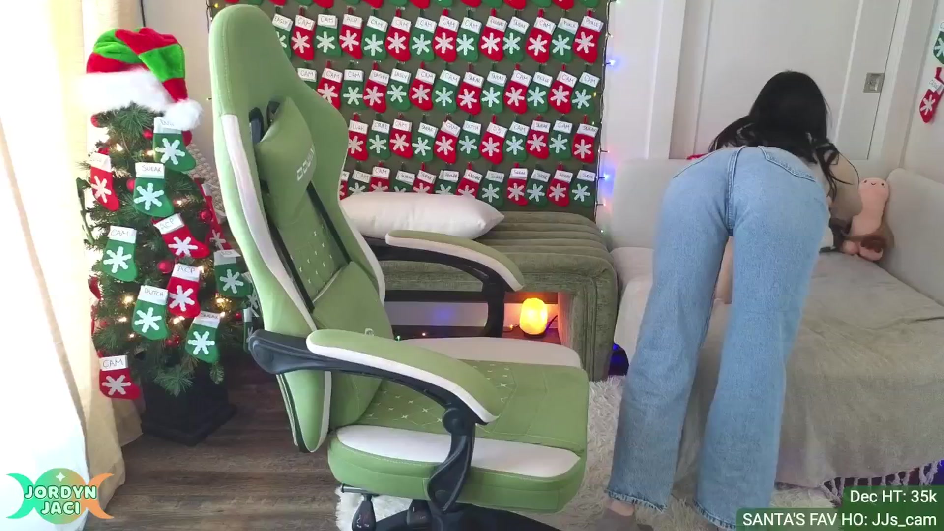 Gallery image thumbnail from JordynJaci's myfreecams stream on, 12/17/2024, 18:49 image 6 of 20