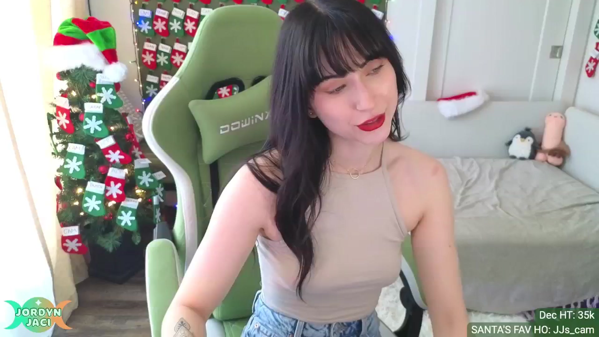 Gallery image thumbnail from JordynJaci's myfreecams stream on, 12/17/2024, 18:49 image 15 of 20