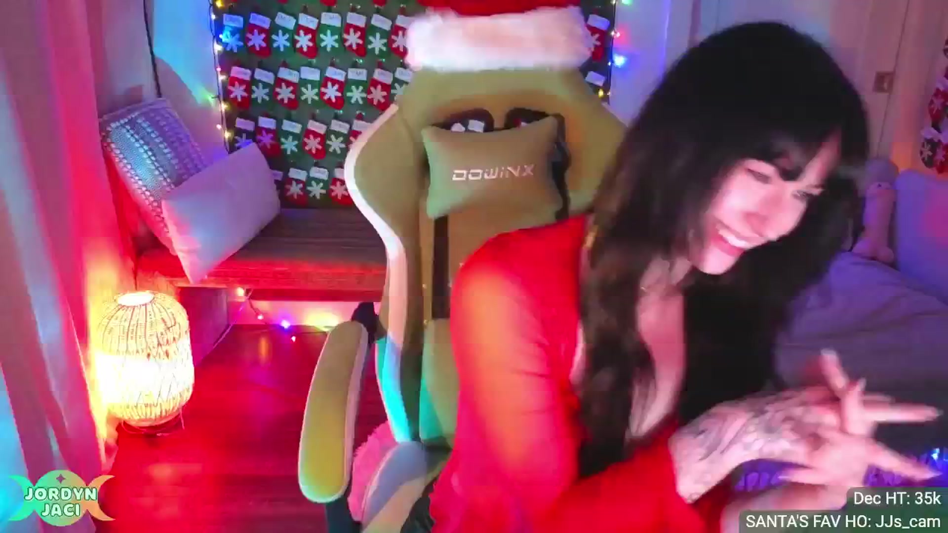 Gallery image thumbnail from JordynJaci's myfreecams stream on, 12/23/2024, 01:59 image 18 of 20