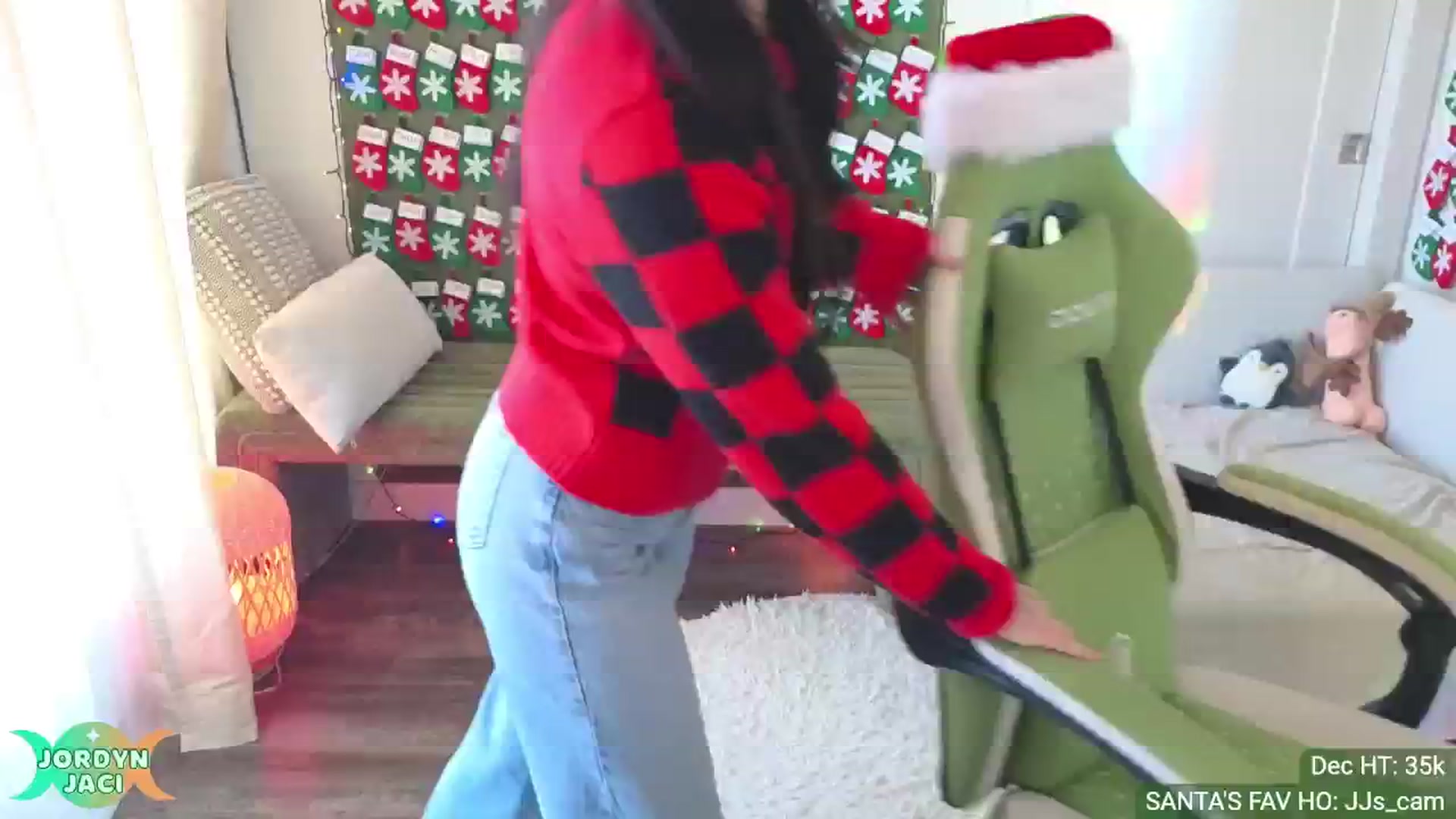 Gallery image thumbnail from JordynJaci's myfreecams stream on, 12/23/2024, 19:08 image 19 of 20