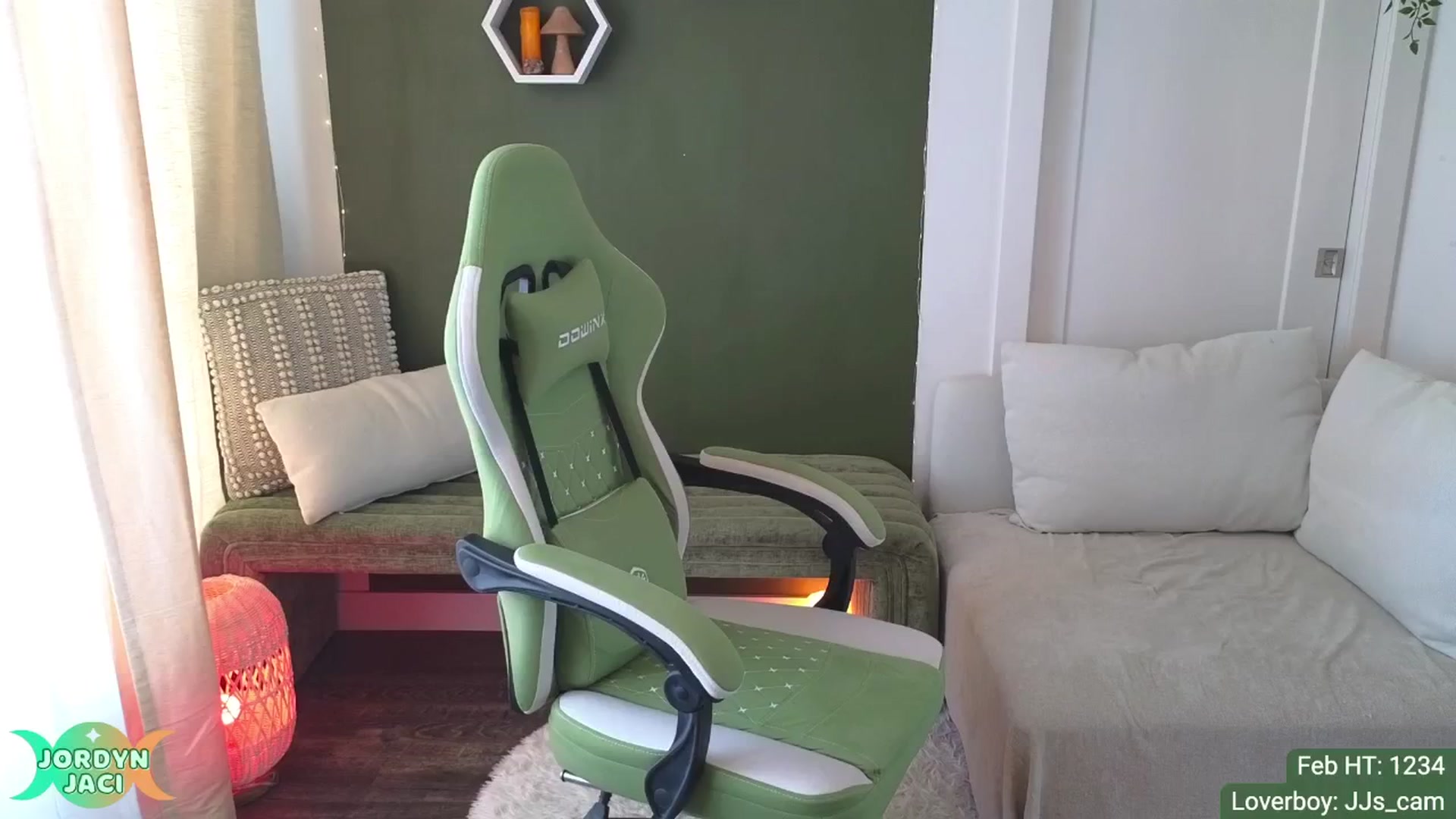 Gallery image thumbnail from JordynJaci's myfreecams stream on, 02/04/2025, 18:09 image 11 of 20