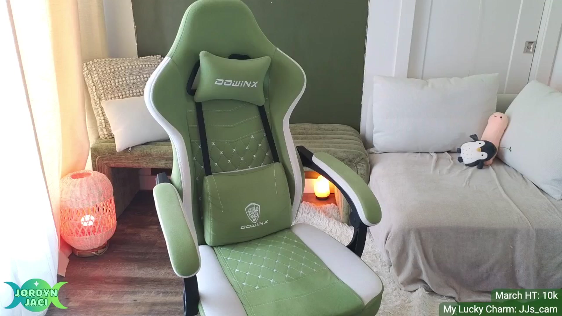 Gallery image thumbnail from JordynJaci's myfreecams stream on, 03/18/2025, 17:50 image 10 of 20