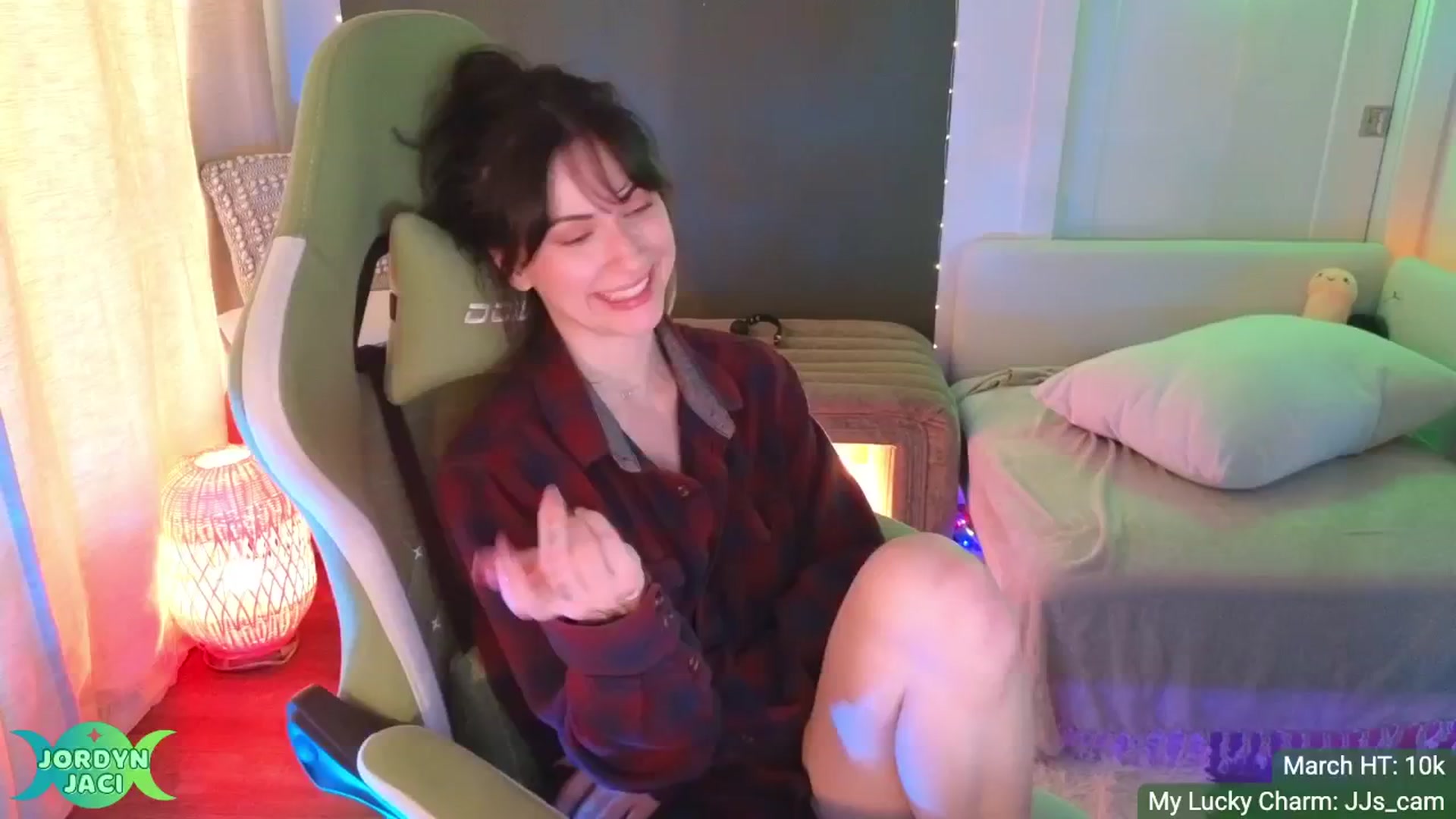 Gallery image thumbnail from JordynJaci's myfreecams stream on, 03/21/2025, 01:57 image 17 of 20