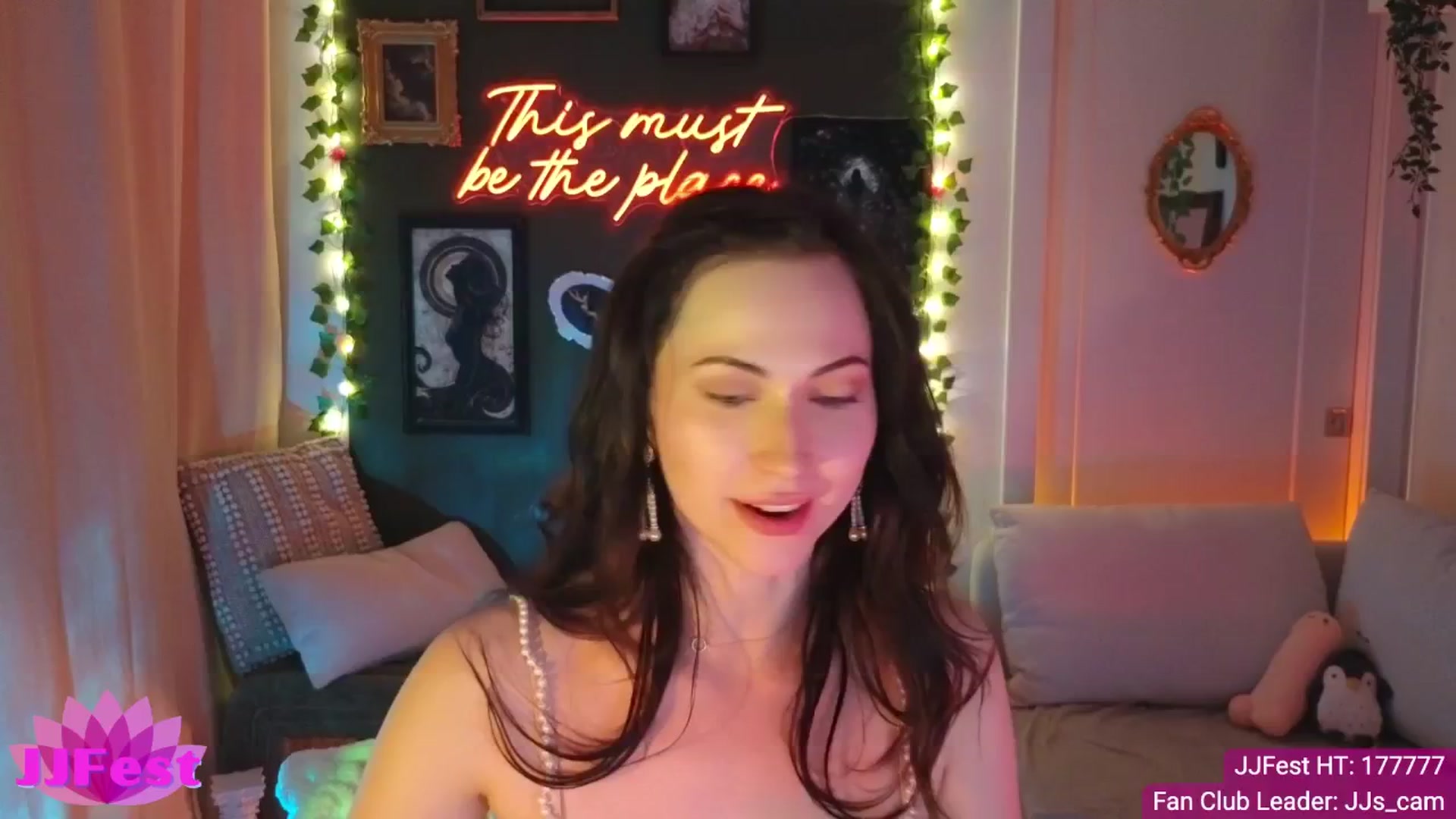 Gallery image thumbnail from JordynJaci's myfreecams stream on, 04/06/2025, 04:33 image 6 of 20