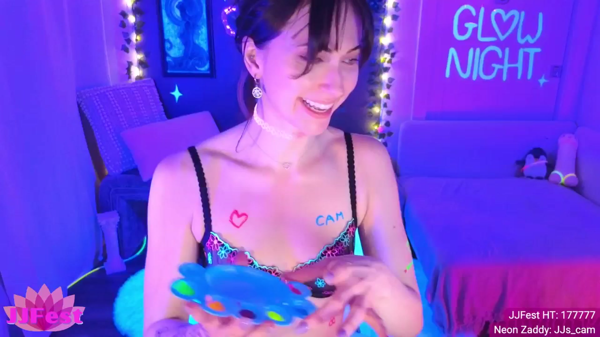 Gallery image thumbnail from JordynJaci's myfreecams stream on, 04/13/2025, 03:14 image 10 of 20