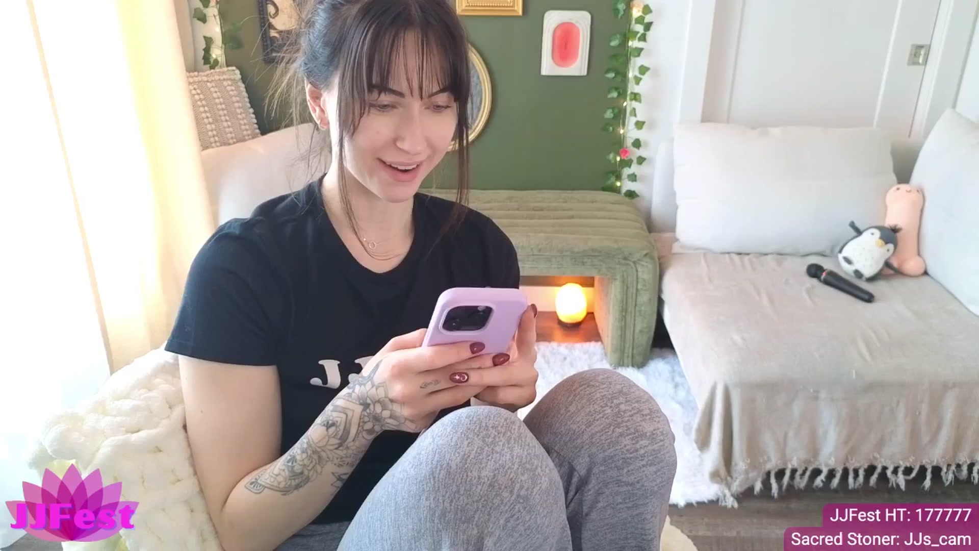 Gallery image thumbnail from JordynJaci's myfreecams stream on, 04/20/2025, 17:32 image 17 of 20