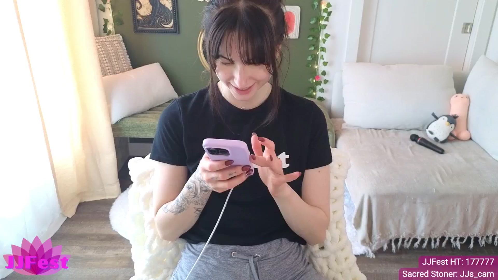 Gallery image thumbnail from JordynJaci's myfreecams stream on, 04/20/2025, 17:32 image 19 of 20
