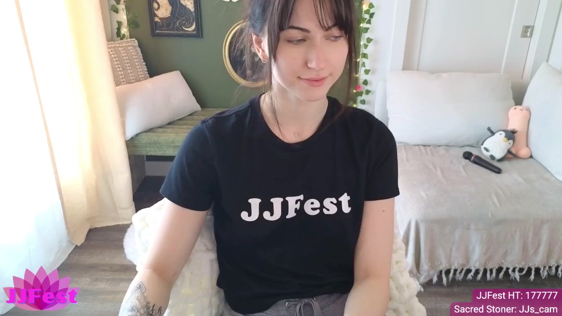 Gallery image thumbnail from JordynJaci's myfreecams stream on, 04/20/2025, 17:32 image 13 of 20
