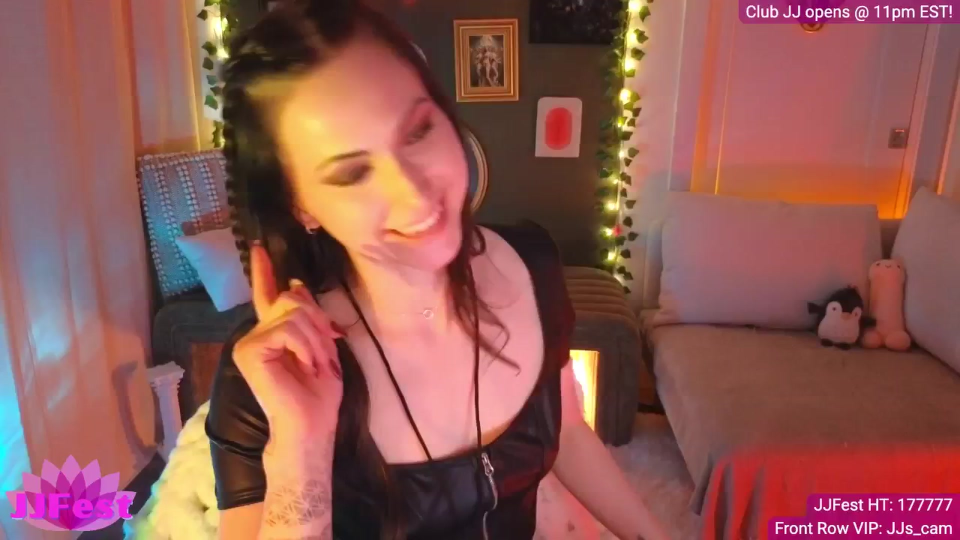 Gallery image thumbnail from JordynJaci's myfreecams stream on, 04/27/2025, 02:55 image 4 of 20