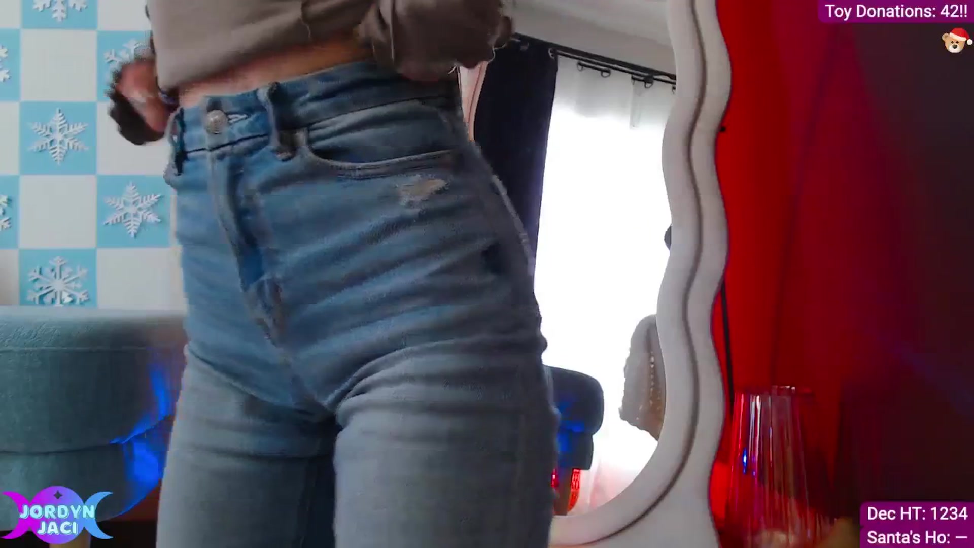 Gallery image thumbnail from JordynJaci's myfreecams stream on, 12/03/2025, 17:31 image 12 of 20