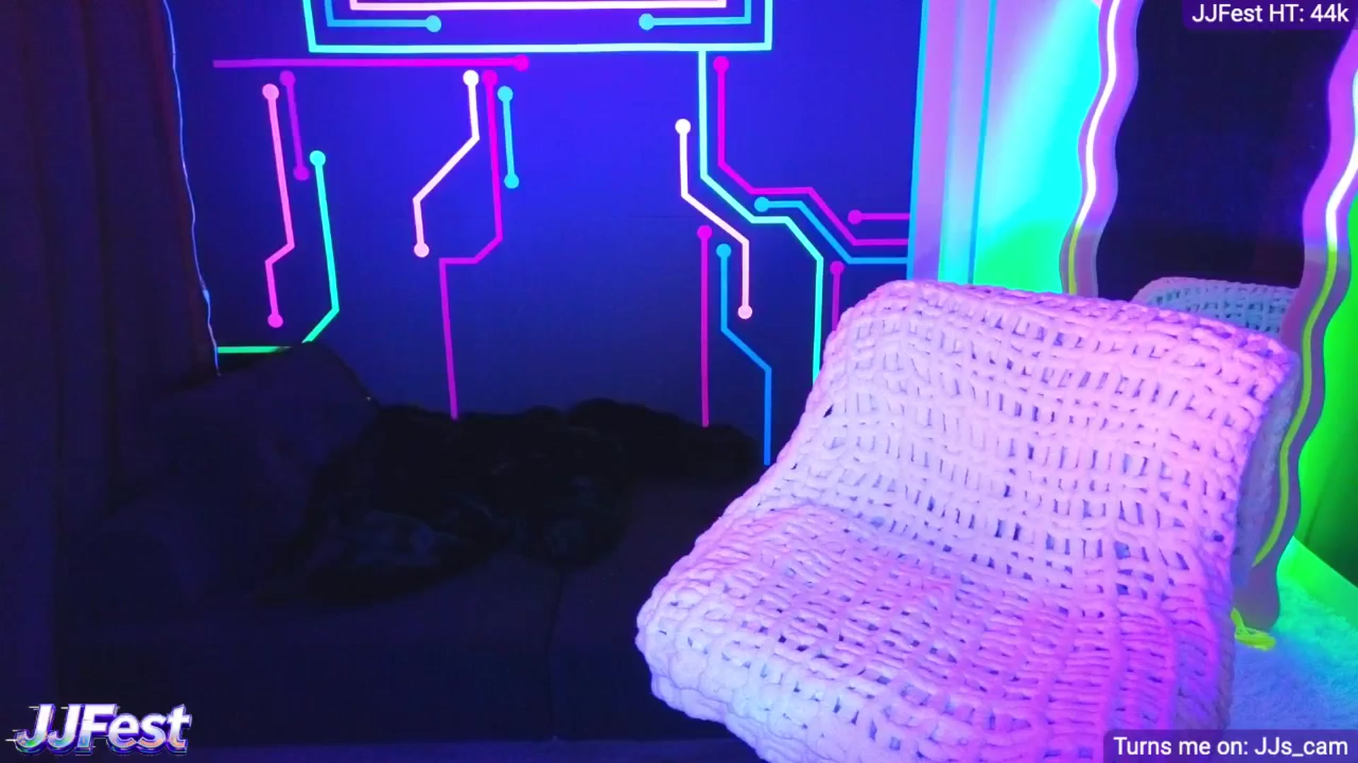 Gallery image thumbnail from JordynJaci's myfreecams stream on, 04/11/2026, 04:19 image 2 of 20