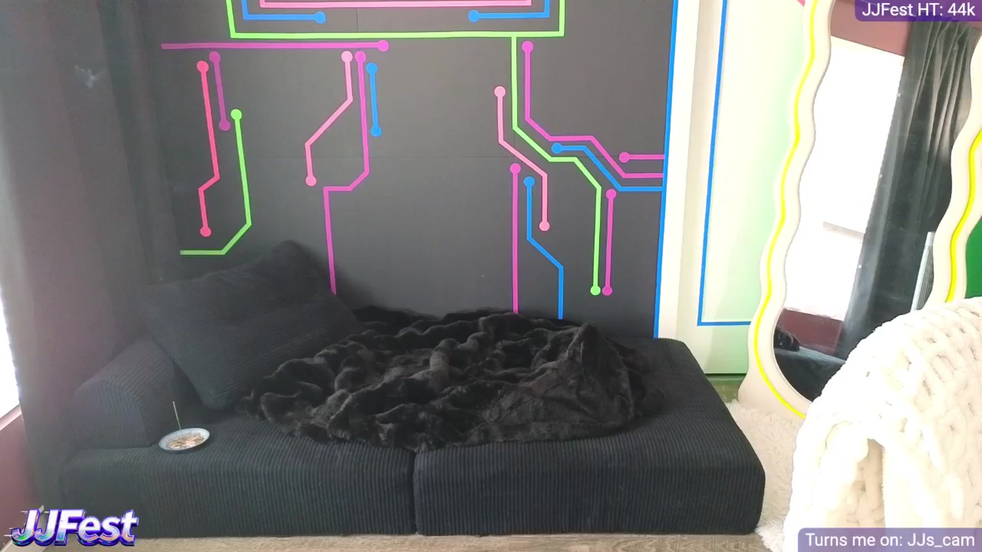 Gallery image thumbnail from JordynJaci's myfreecams stream on, 04/14/2026, 19:04 image 8 of 20