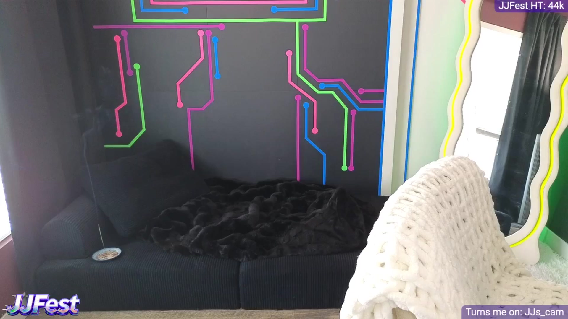 Gallery image thumbnail from JordynJaci's myfreecams stream on, 04/14/2026, 19:04 image 7 of 20
