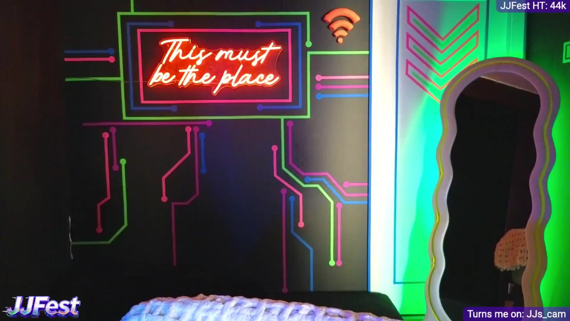 Gallery image thumbnail from JordynJaci's myfreecams stream on, 04/18/2026, 03:14 image 11 of 20