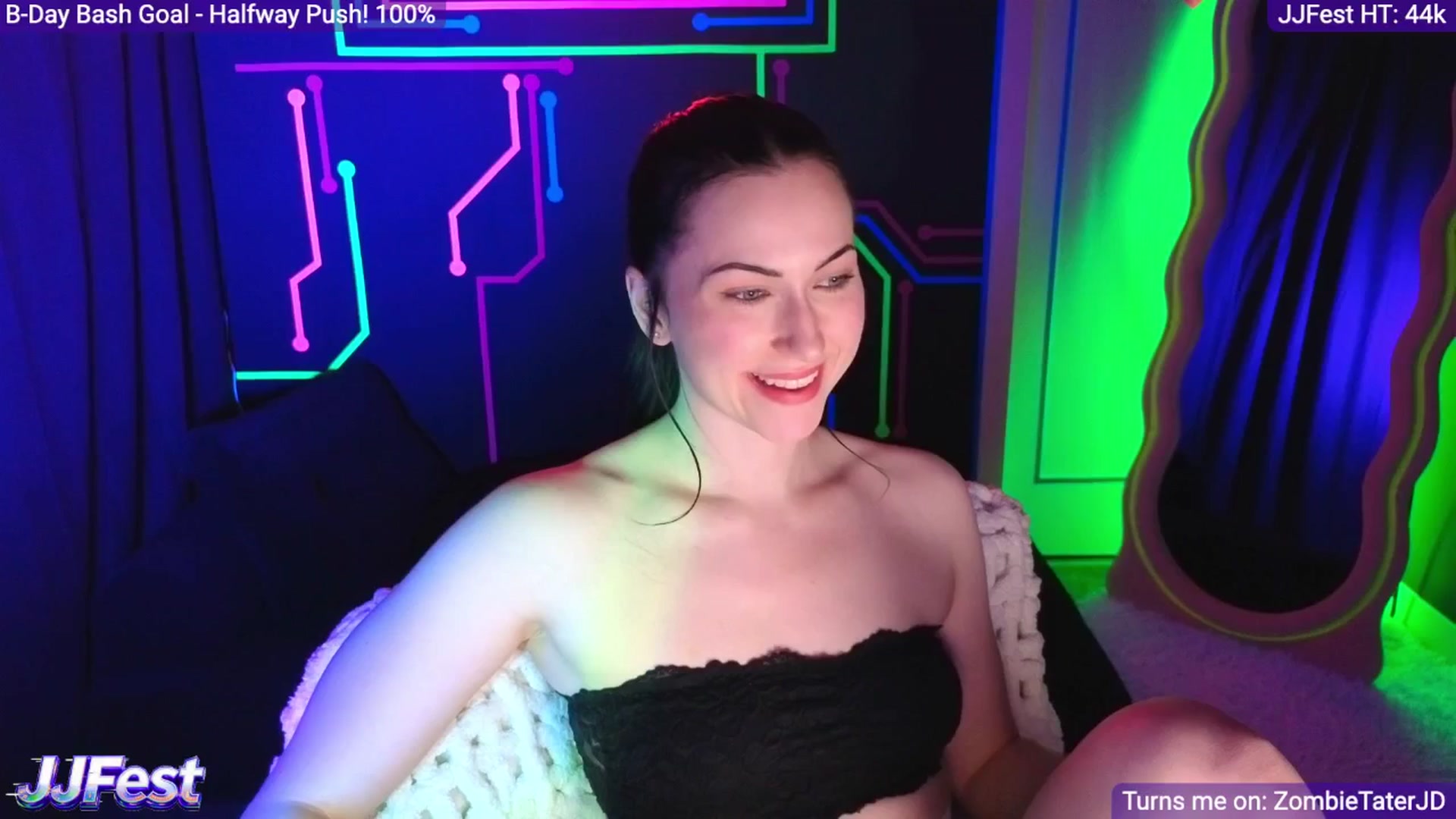 Gallery image thumbnail from JordynJaci's myfreecams stream on, 04/20/2026, 03:04 image 18 of 20