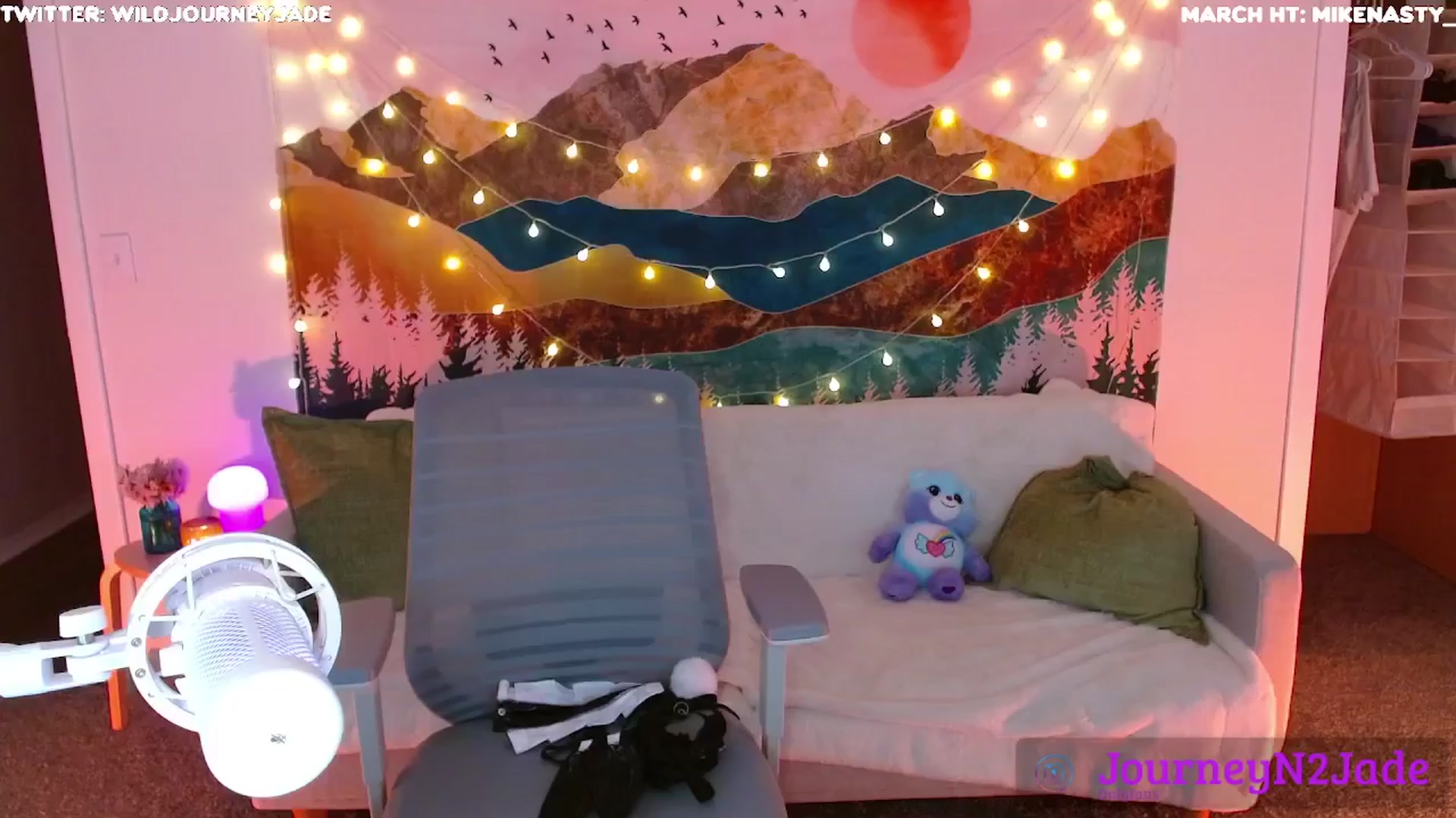 Gallery image thumbnail from JourneyJade's myfreecams stream on, 04/01/2024, 06:02 image 12 of 20