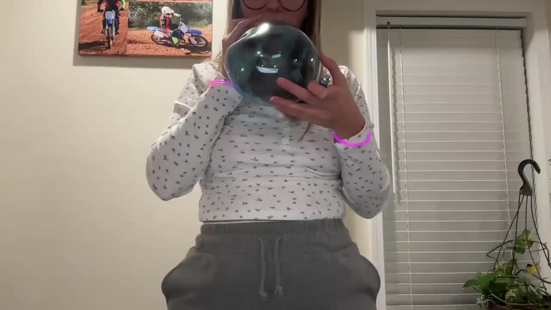 Gallery image thumbnail from JourneyJade's myfreecams stream on, 12/01/2024, 01:27 image 14 of 20