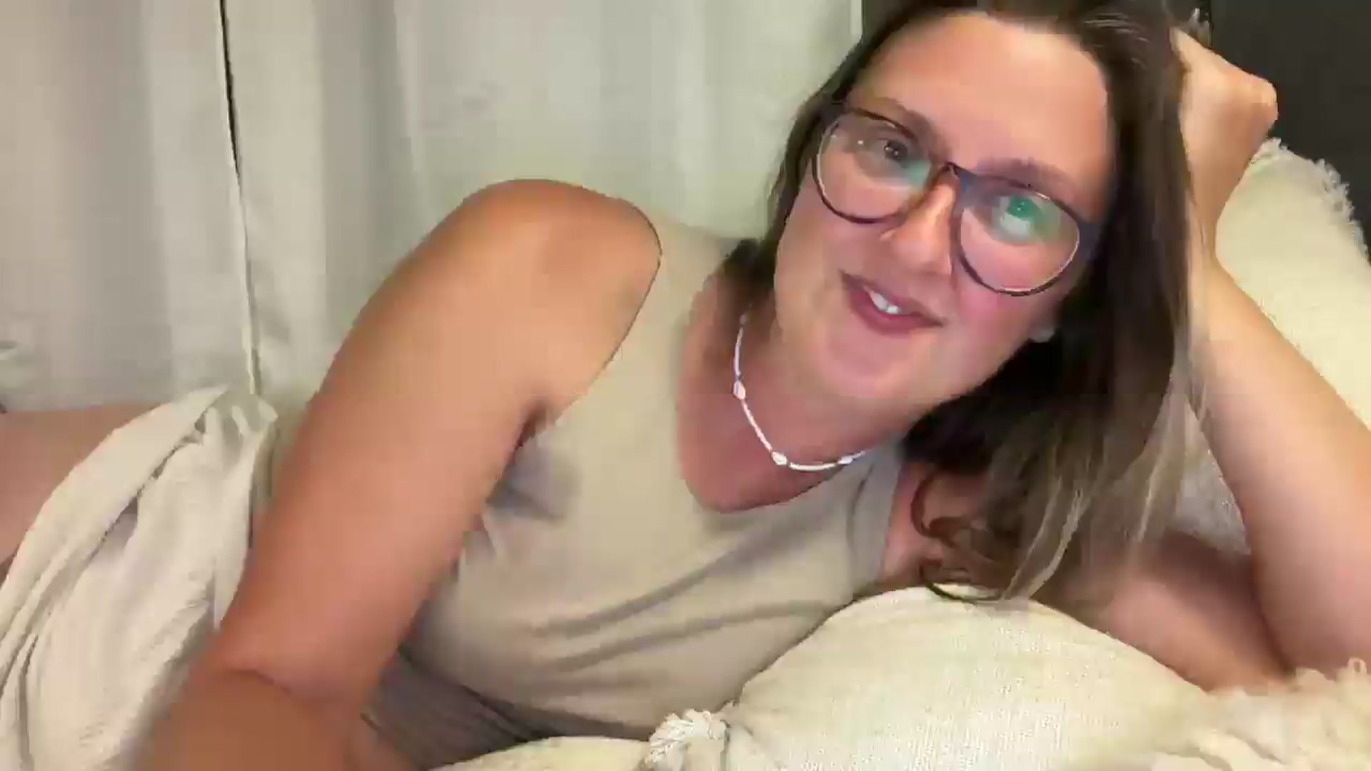 Gallery image thumbnail from JourneyJade's myfreecams stream on, 02/18/2025, 24:27 image 6 of 20