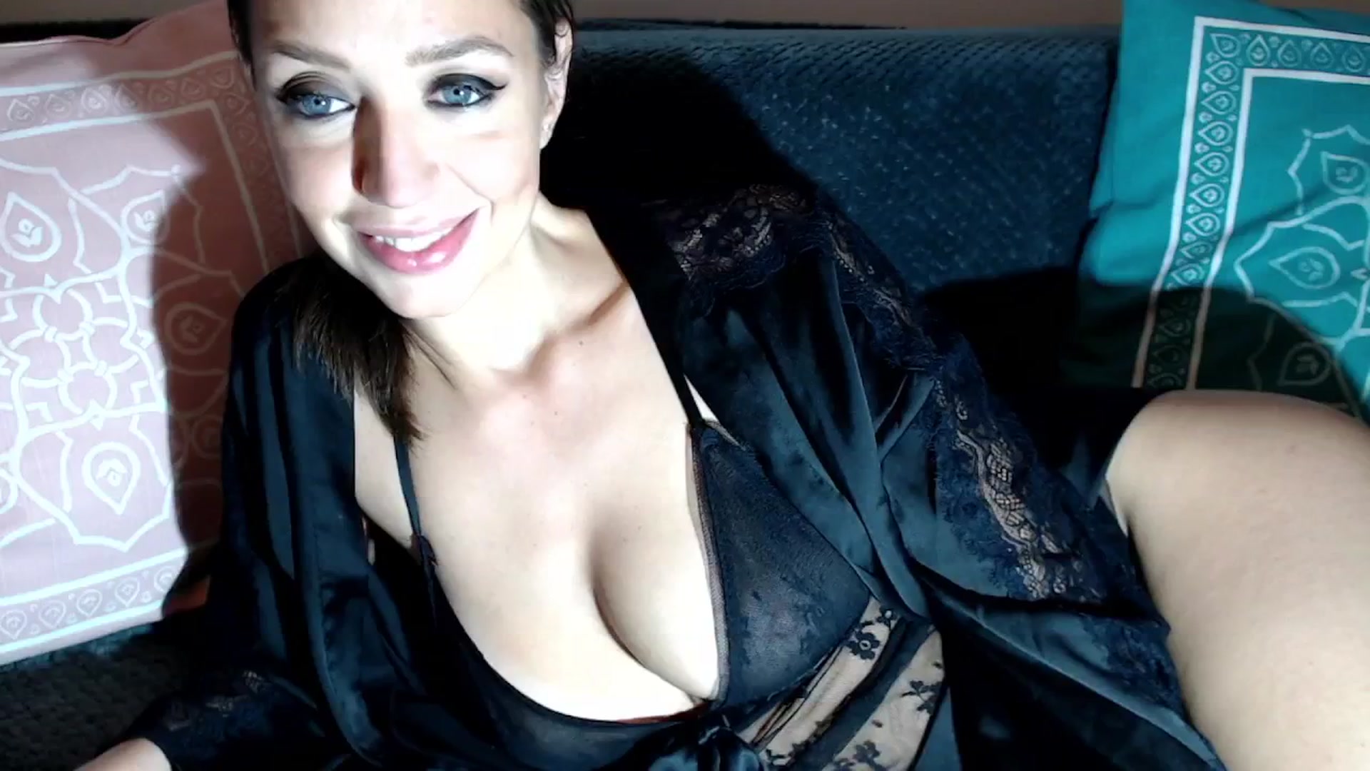 Gallery image thumbnail from Joyeuse1's myfreecams stream on, 11/28/2024, 23:11 image 4 of 20