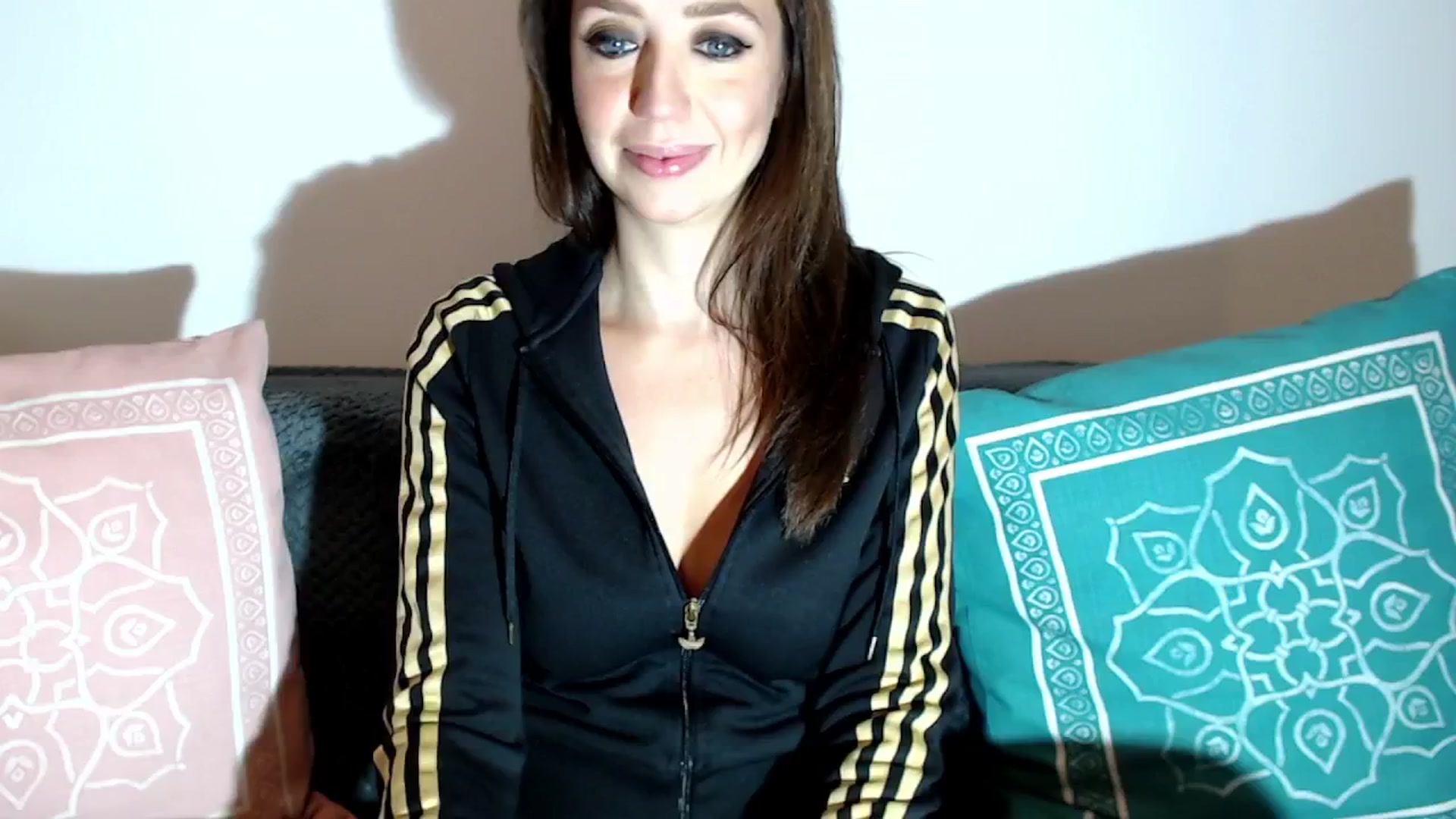 Gallery image thumbnail from Joyeuse1's myfreecams stream on, 12/09/2024, 23:15 image 8 of 20