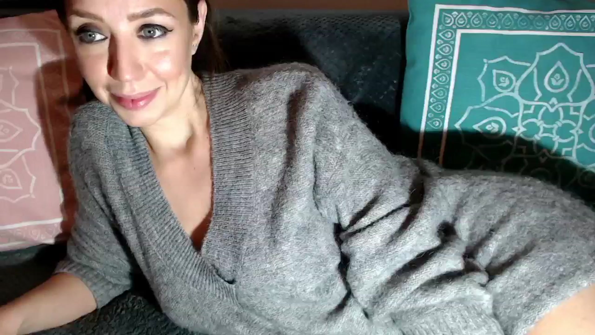 Gallery image thumbnail from Joyeuse1's myfreecams stream on, 01/02/2025, 23:35 image 15 of 20