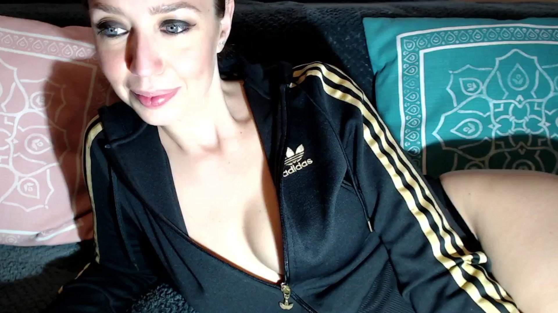 Gallery image thumbnail from Joyeuse1's myfreecams stream on, 03/22/2025, 23:21 image 6 of 20