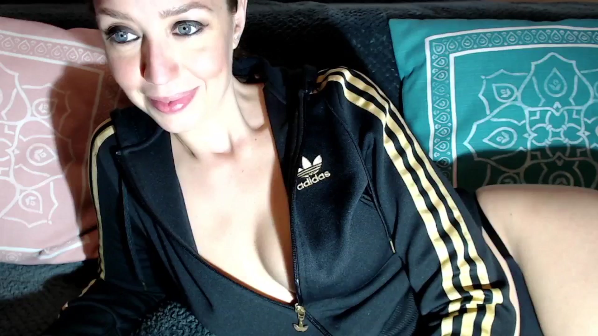 Gallery image thumbnail from Joyeuse1's myfreecams stream on, 03/22/2025, 23:21 image 5 of 20
