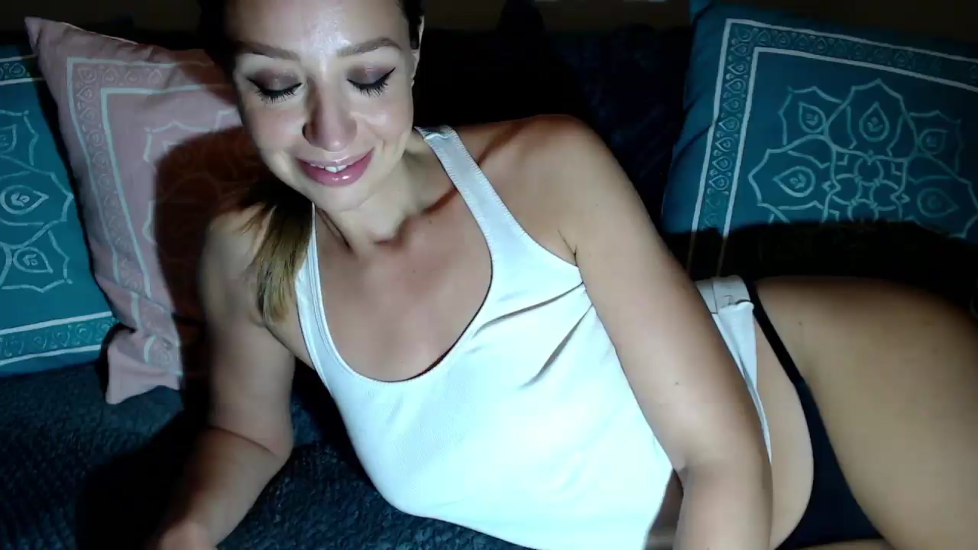 Gallery image thumbnail from Joyeuse1's myfreecams stream on, 08/23/2026, 22:21 image 4 of 20