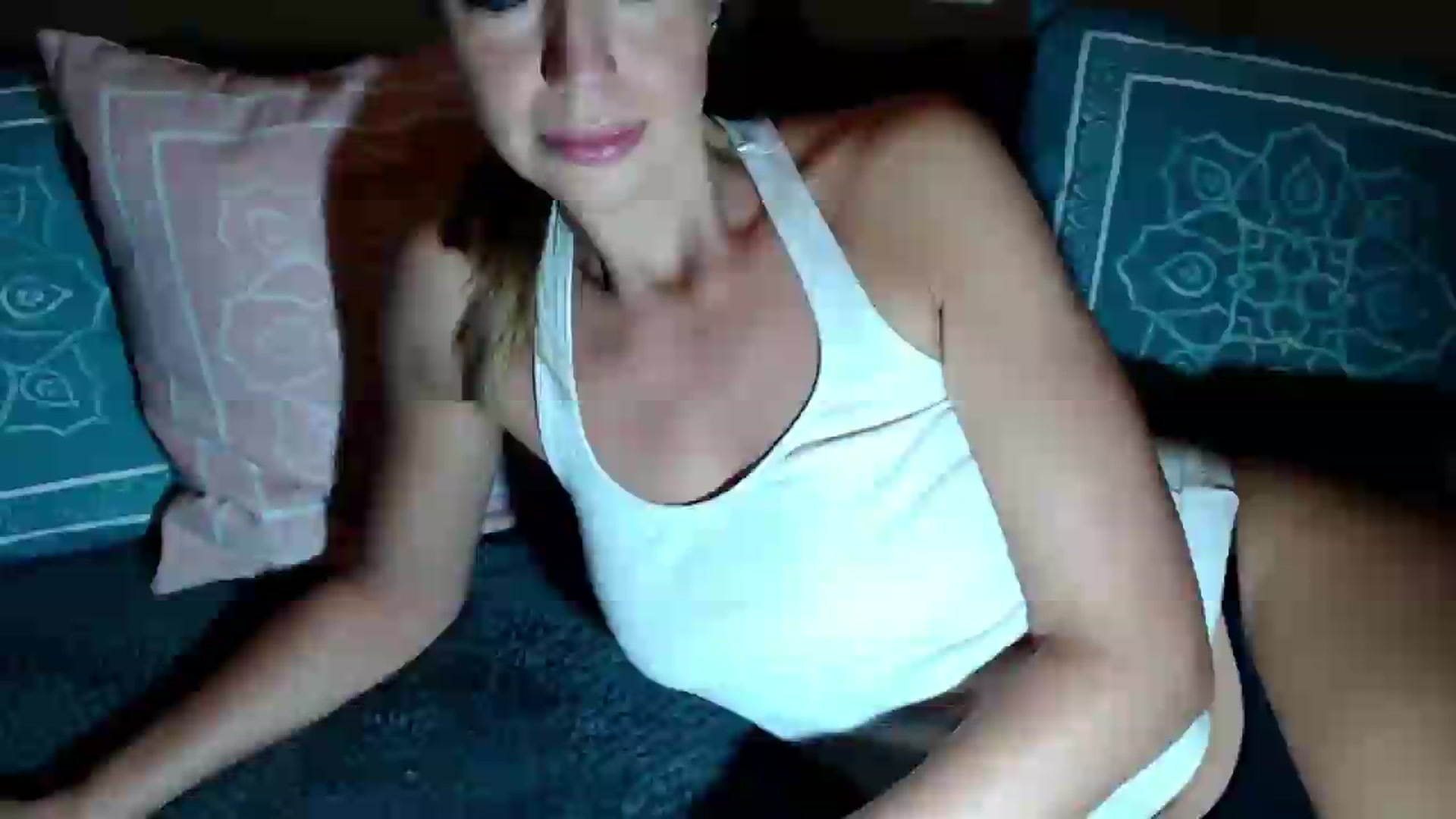Gallery image thumbnail from Joyeuse1's myfreecams stream on, 08/23/2026, 22:21 image 8 of 20