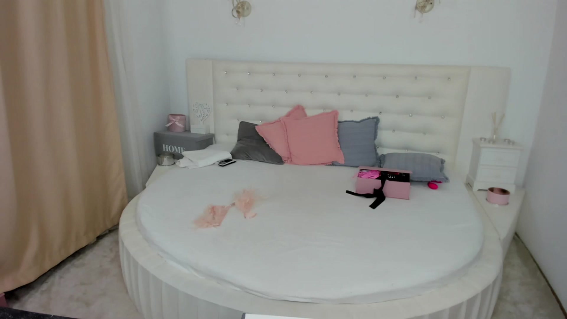 Gallery image thumbnail from Joyxs's myfreecams stream on, 12/15/2022, 20:54 image 17 of 20