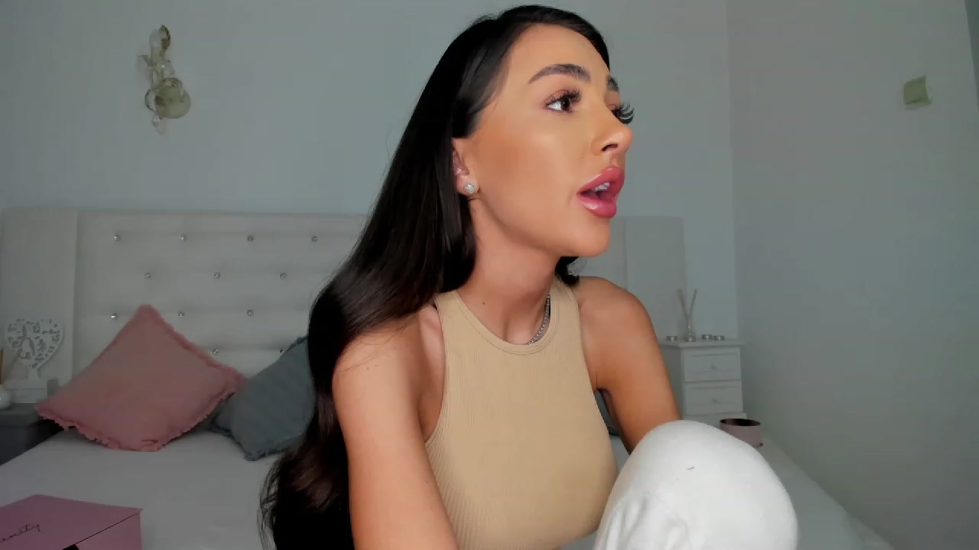 Gallery image thumbnail from Joyxs's myfreecams stream on, 12/21/2022, 16:31 image 2 of 20