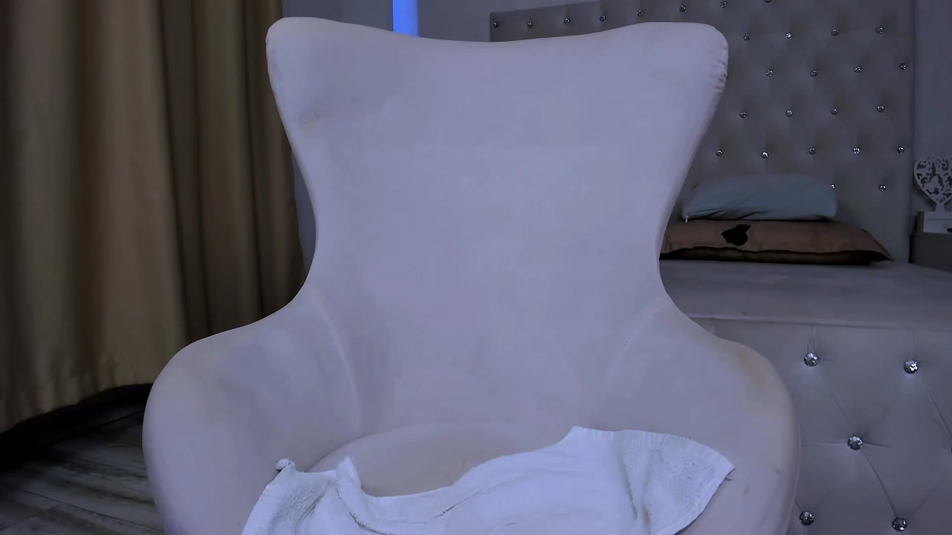 Gallery image thumbnail from Joyxs's myfreecams stream on, 04/02/2023, 23:30 image 15 of 20