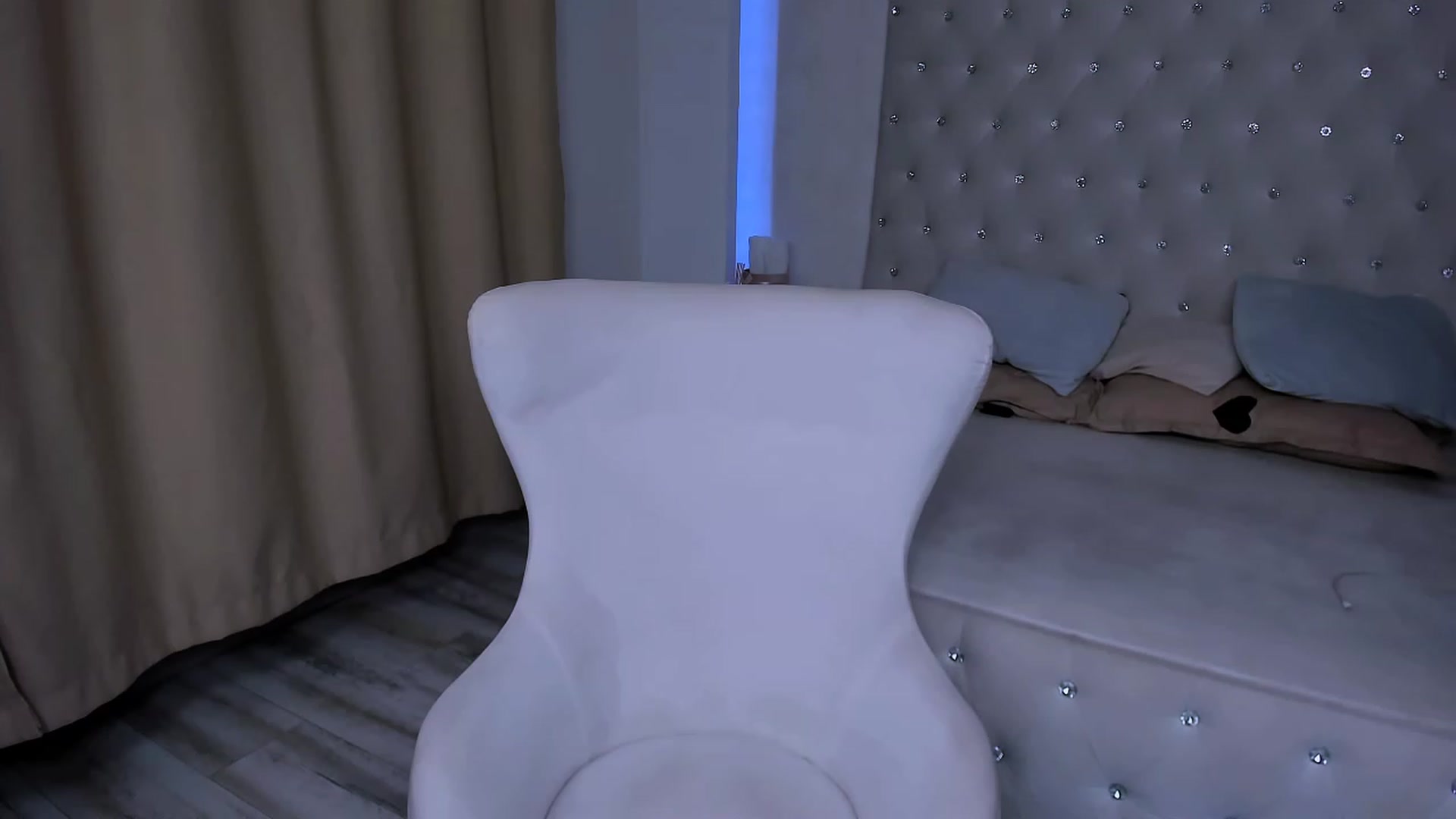 Gallery image thumbnail from Joyxs's myfreecams stream on, 04/05/2023, 21:21 image 1 of 20