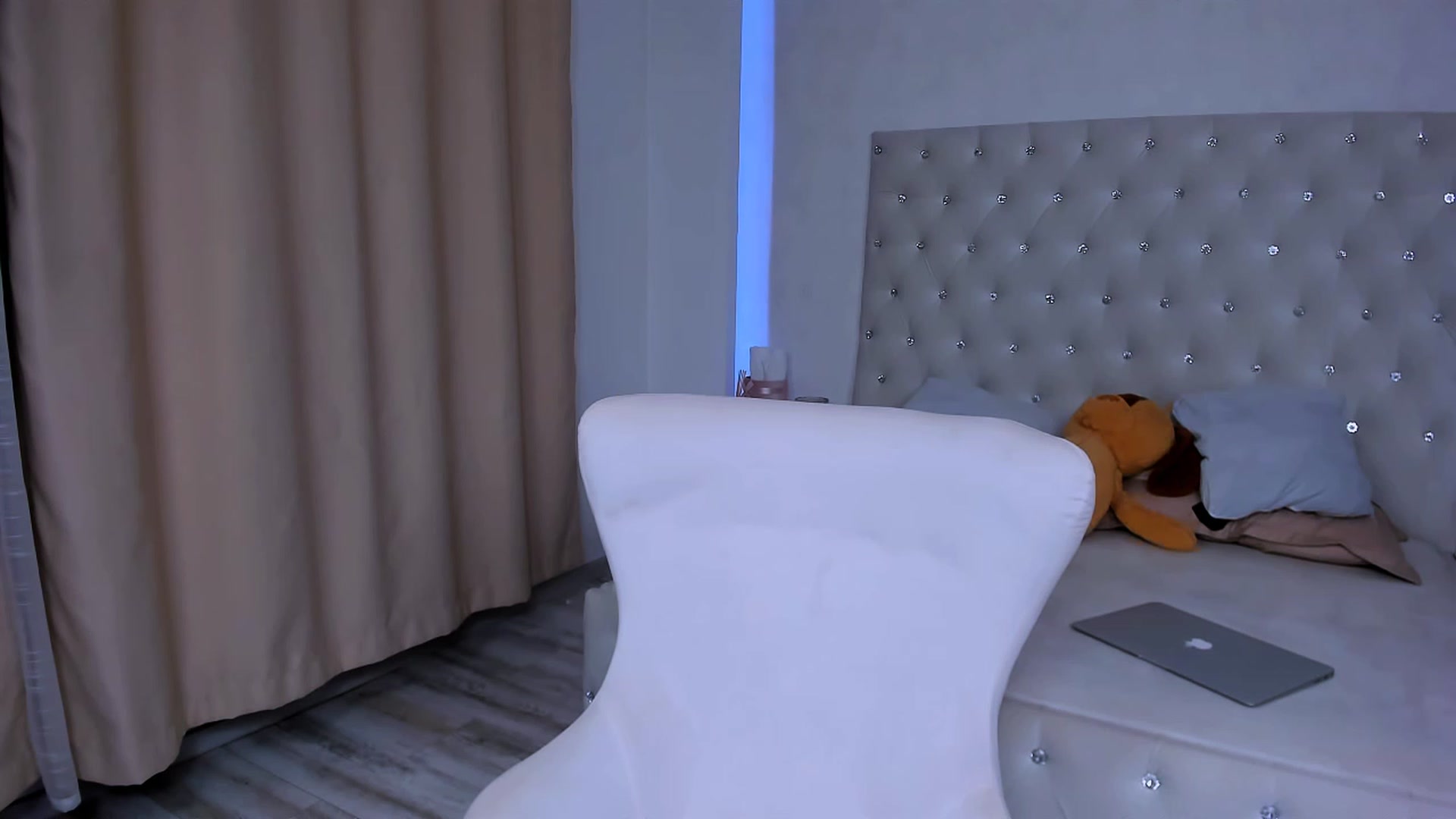 Gallery image thumbnail from Joyxs's myfreecams stream on, 04/07/2023, 20:17 image 12 of 20